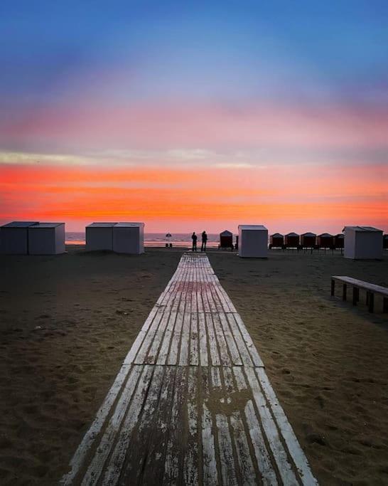 Duplex Avec Parking A 100M De La Mer De Panne Esterno foto